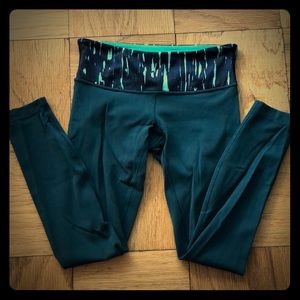 Dark green Lululemon tights